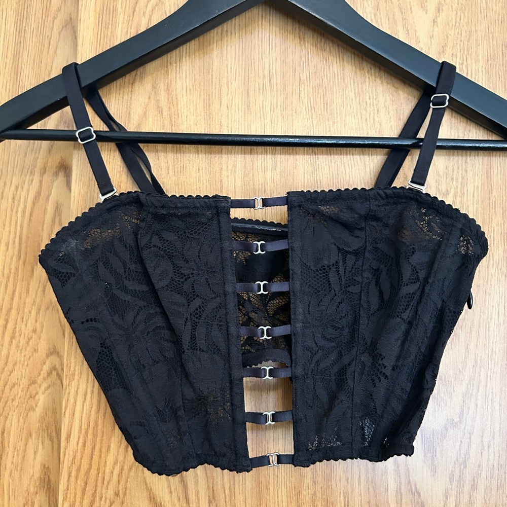 Victoria's Secret Vibrant Lace and Satin Bra Collection - Picture 5 of 8